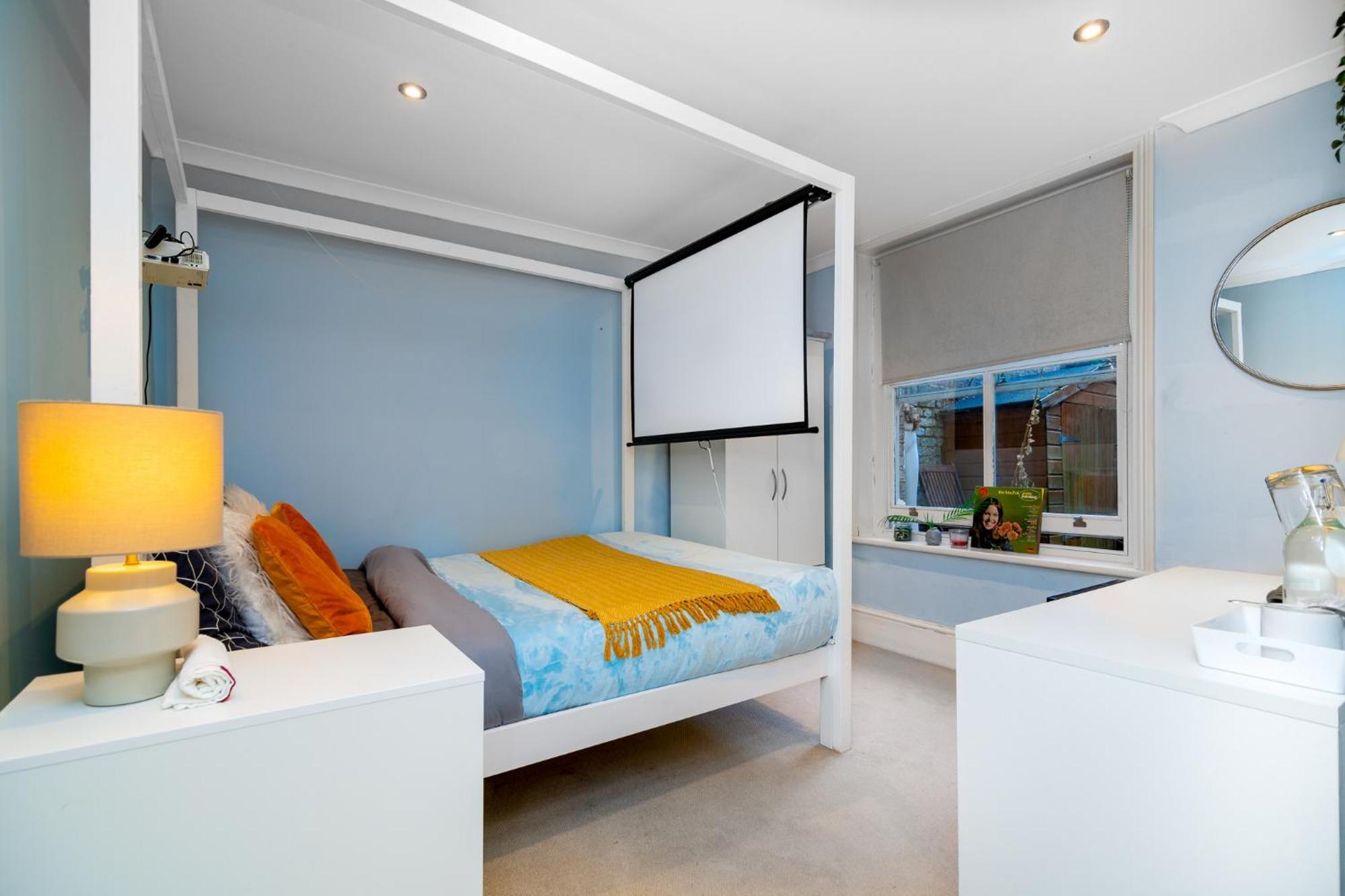 Double Room W/Projector & Garden Hot Tub London Exterior photo